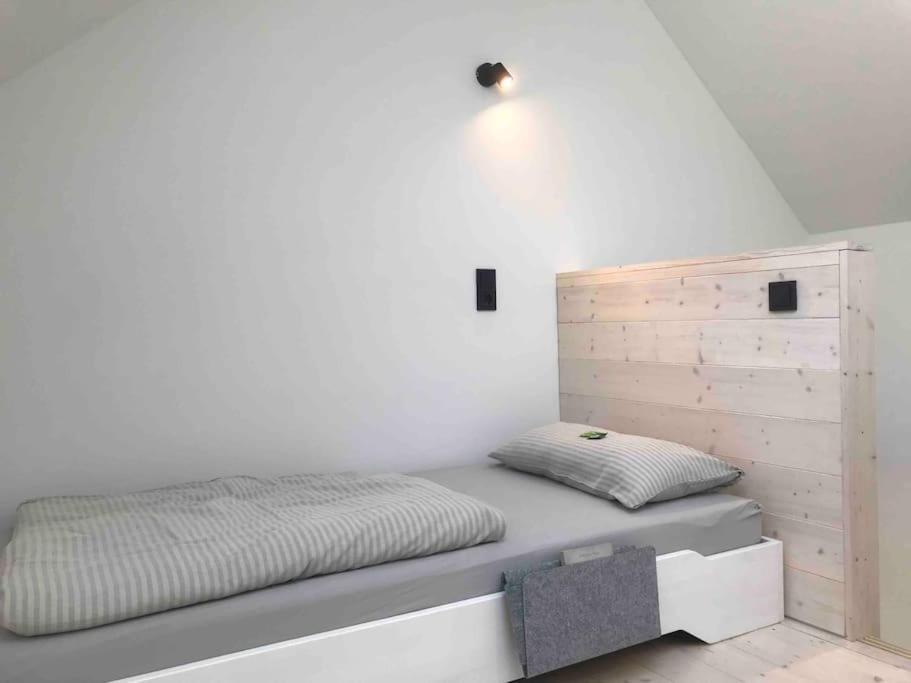 Eifelhausaufzeit-Vulkaneifel-Architekten-Chalet Mit Sauna Im Vulkankrater Immerath ภายนอก รูปภาพ